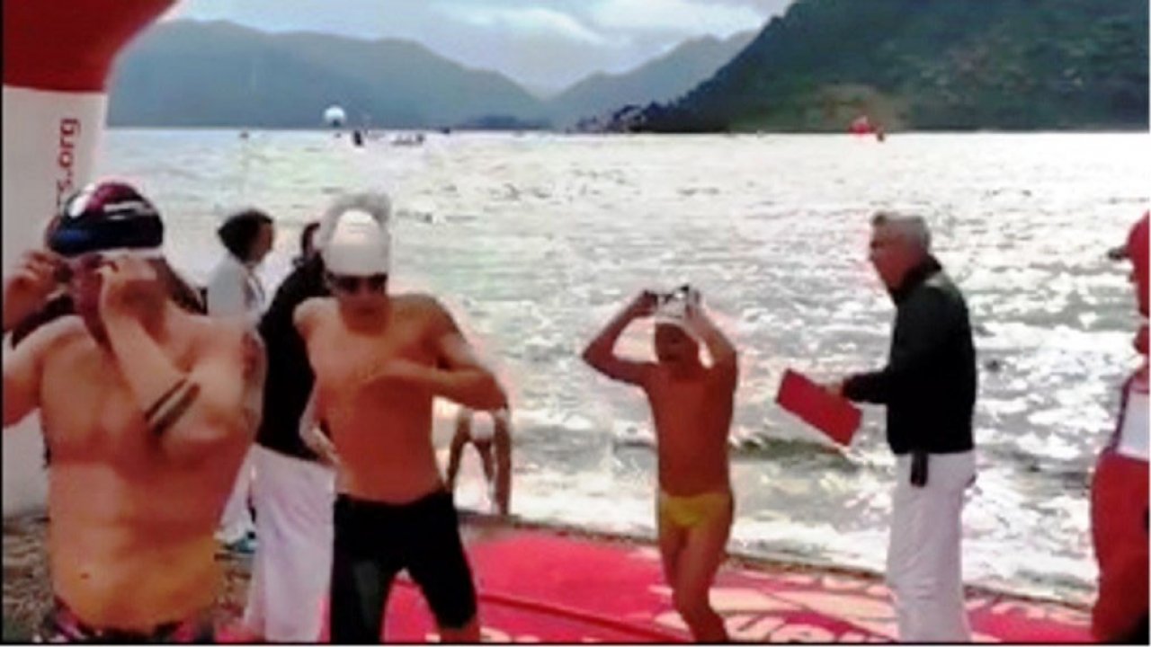 Yüzme Yarışında Skandal Olay