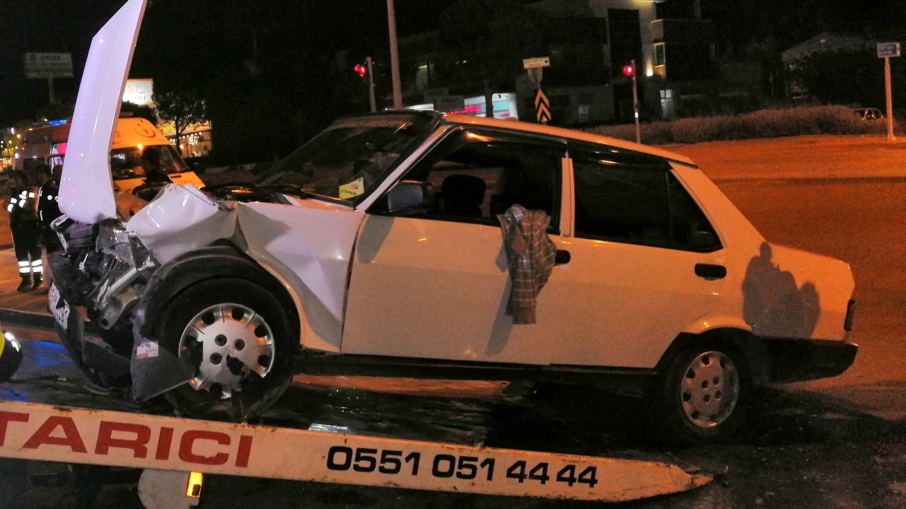 Trafik Levhasına Çarparak Durabildi  