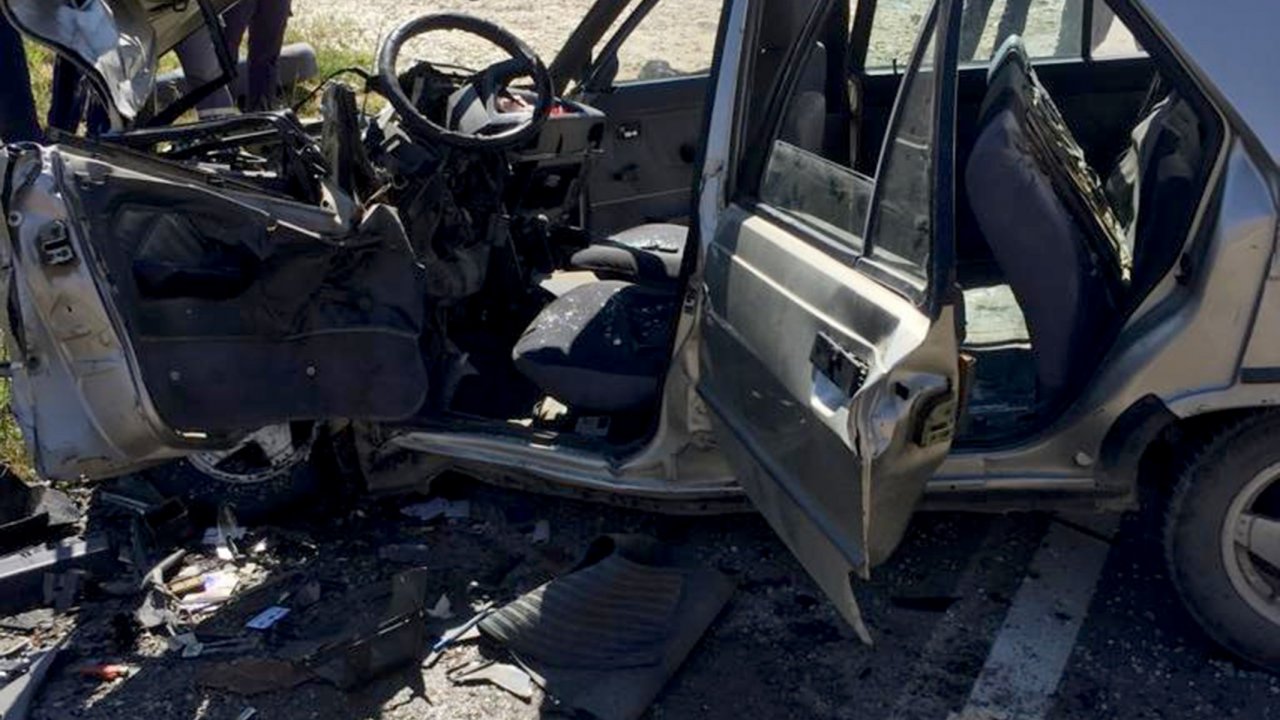 Trafik Kazasında 2 Kişi Araçta Sıkıştı