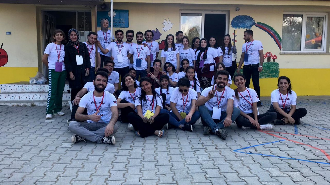 Toplum Gönüllüleri Sahili Temizledi