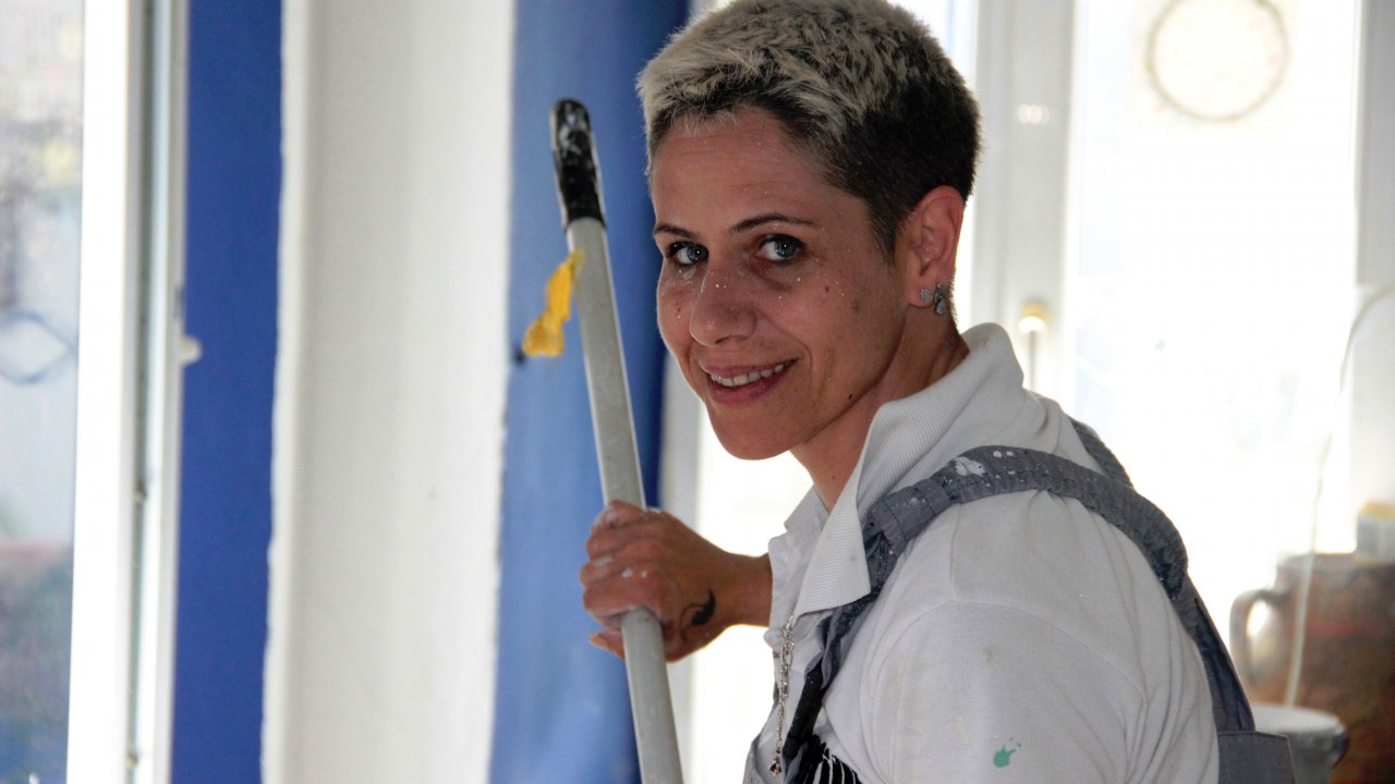 Üst Düzey Yöneticiliği Bırakan Kadın, Boyacı Oldu