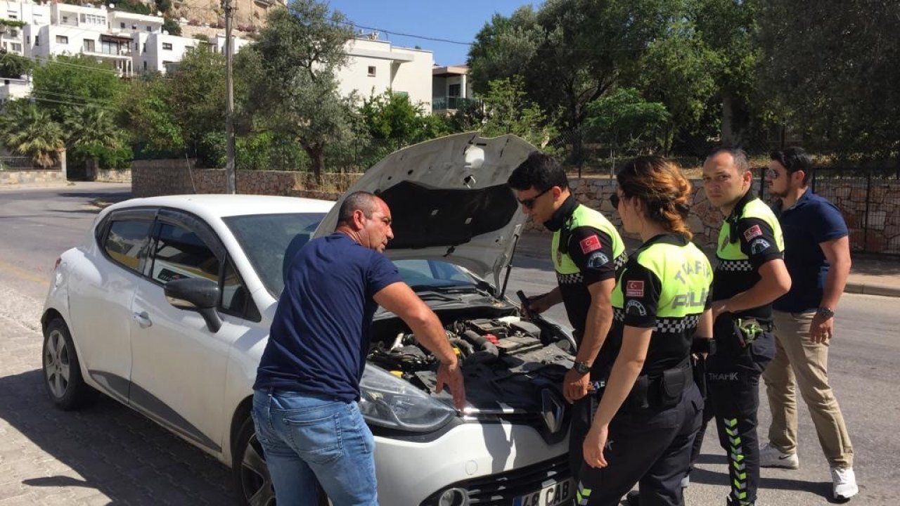 Bodrum’da Durdurulan Aracın Kaputunu Açan Polisler Şok Oldu