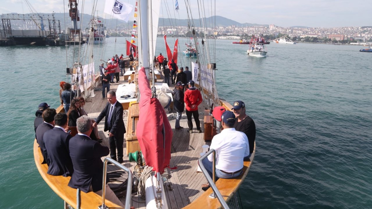 STS Bodrum Okul Gemisi Samsun'da  