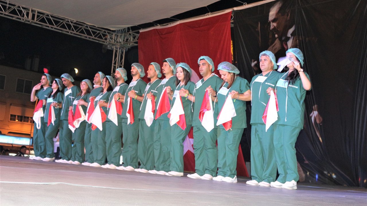 Ameliyathane Kıyafetleriyle Halk Oyunu Oynadılar