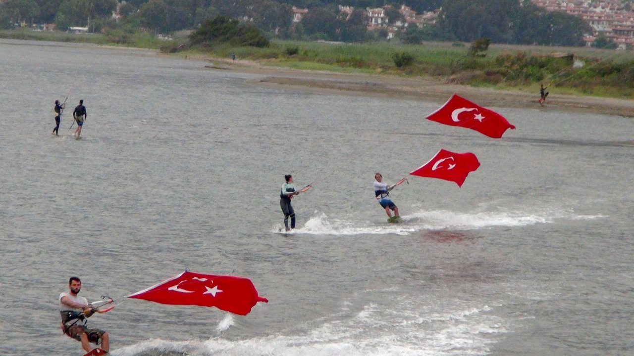 Sörfçülerden Anlamlı Etkinlik