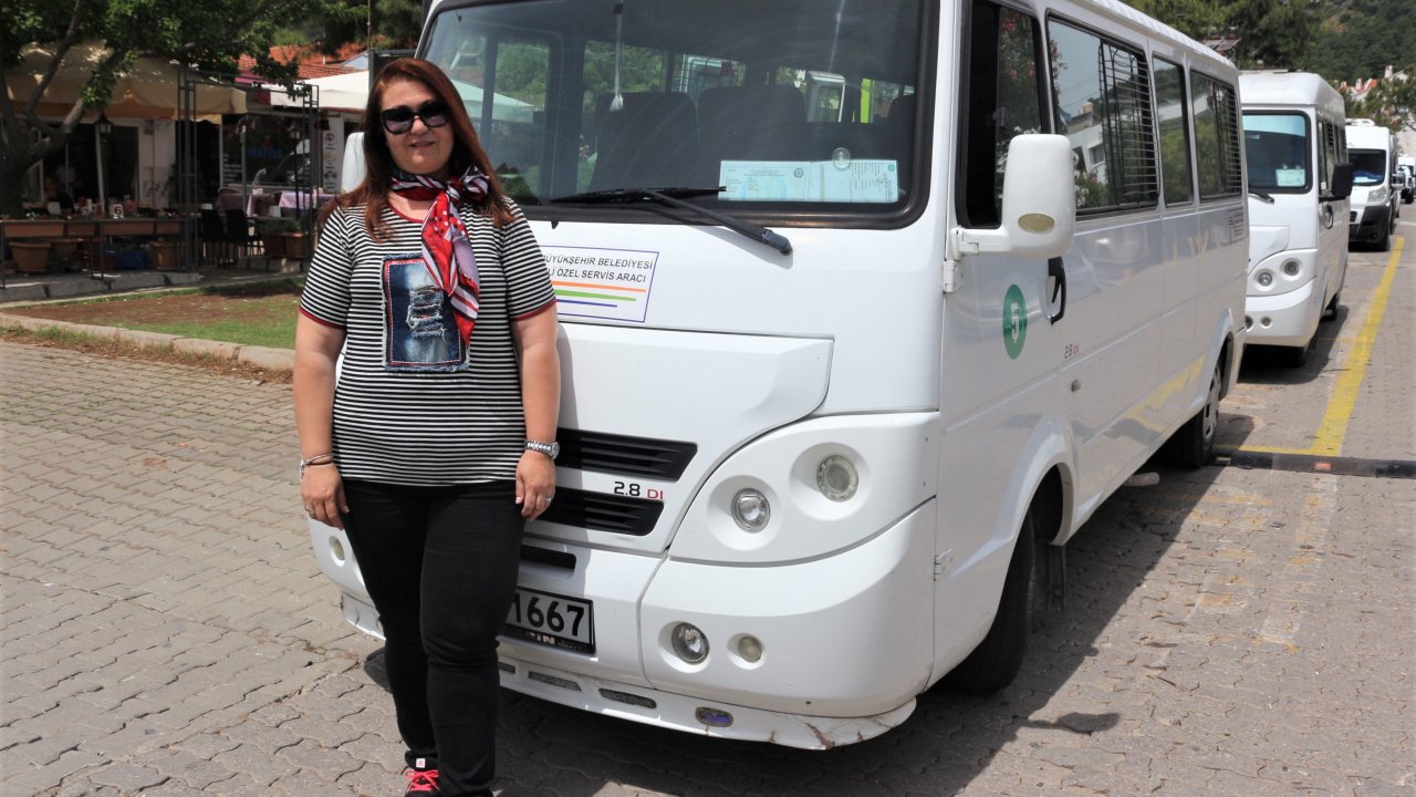 Üniversite Mezunu Şanlı, 20 Yıldır Okul Servisi Şoförlüğü Yapıyor