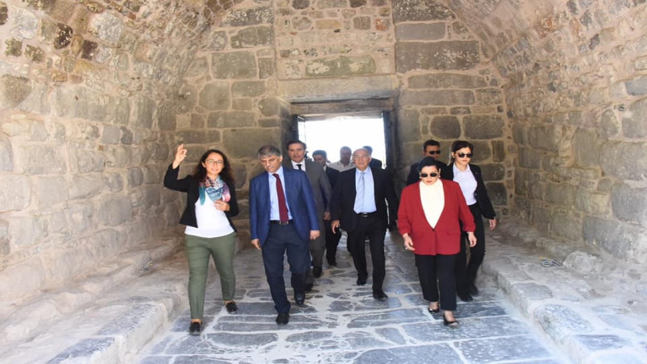 Kültür ve Turizm Bakan Yardımcısı Bodrum Kalesi’nde İncelemelerde Bulundu