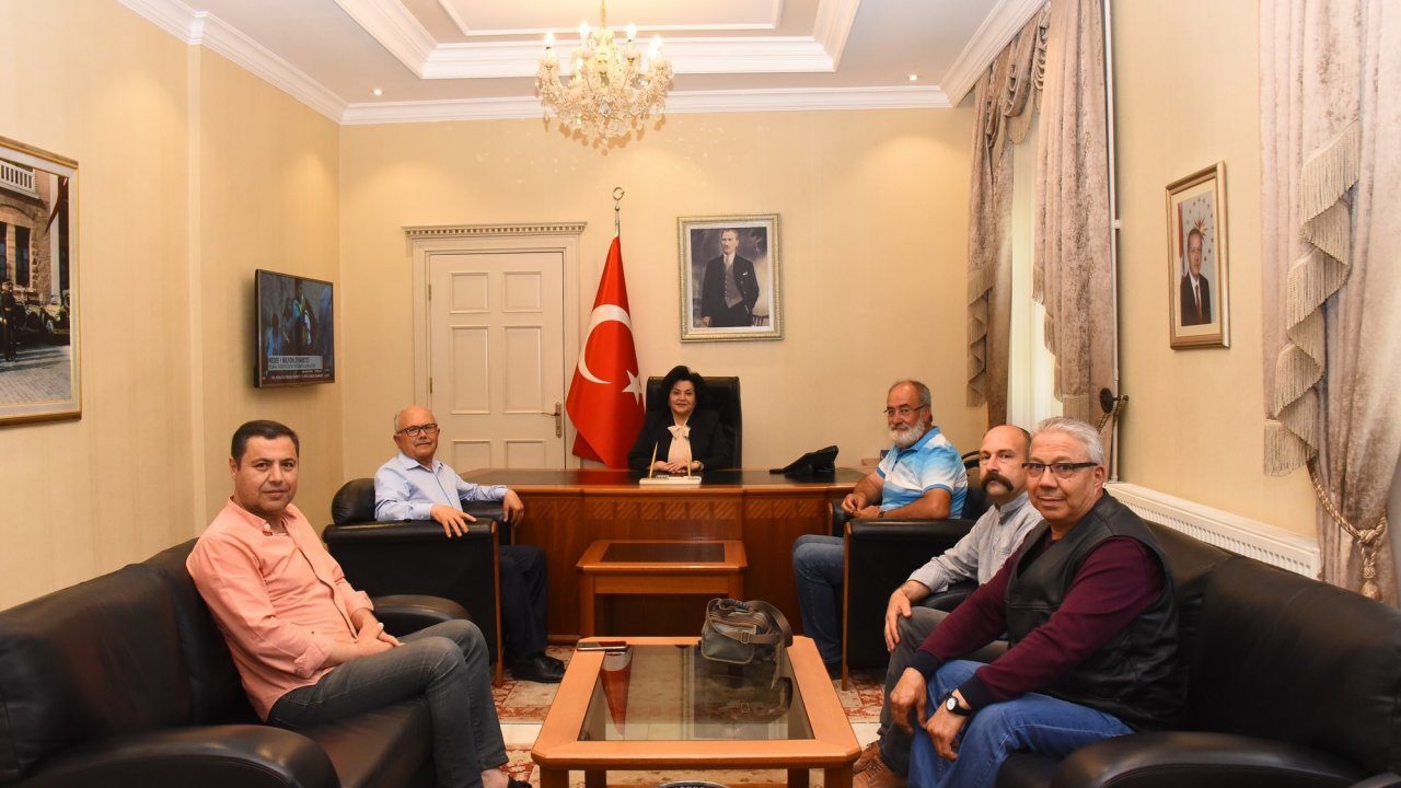 Karabağları Geliştirme ve Güzelleştirme Derneği Yeni Yönetimden Vali Civelek’e Ziyaret