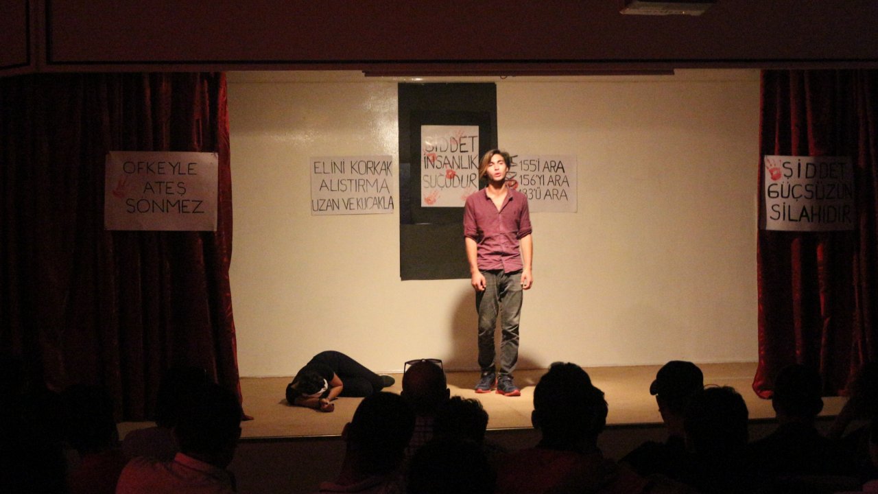 Marmarisli Öğrencilerden ‘Şiddet’ Konulu Drama