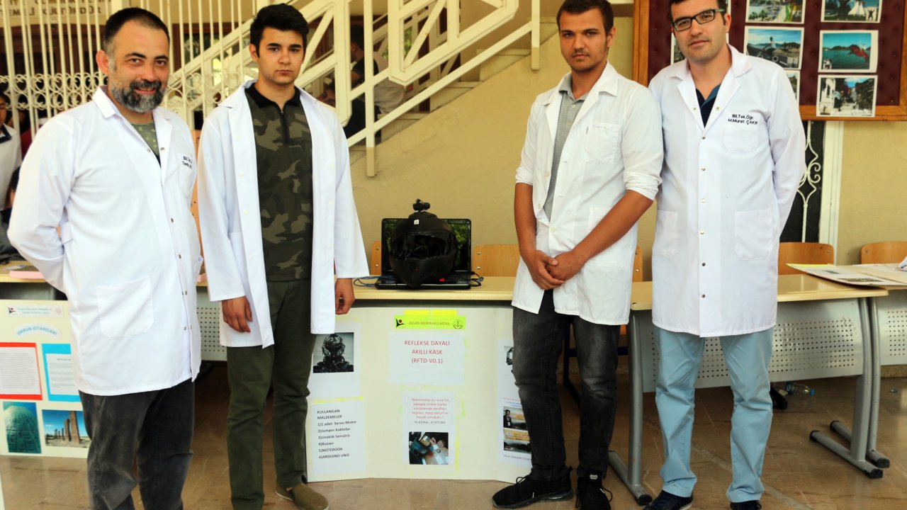 Öğrencilerden Suçluları Tespit Edecek Kask