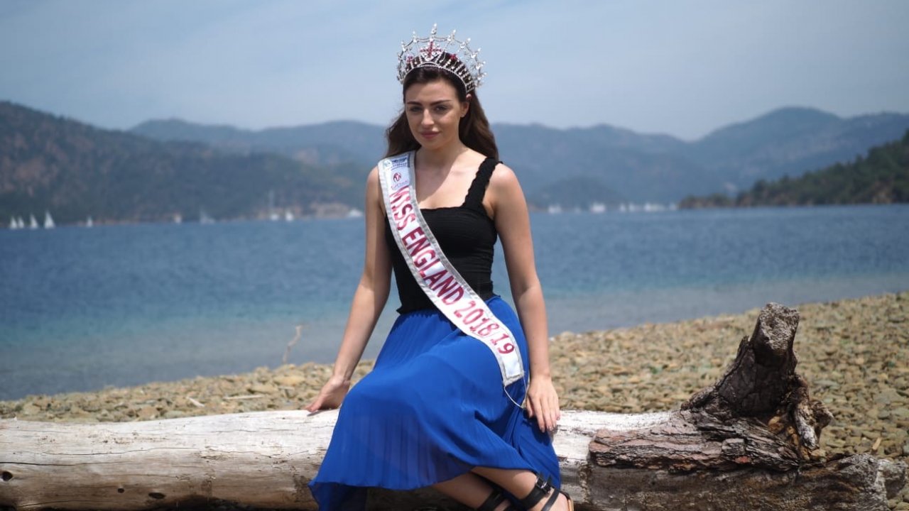 Güzellik Kraliçesi Alisha Cowie; 