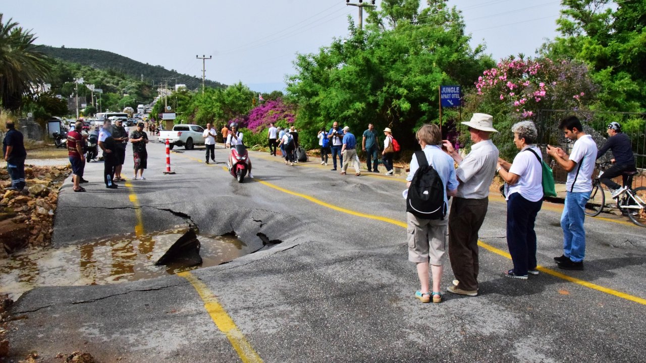 Bodrum’da Ana Su Borusu Patladı, Oteller Boşaltıldı , Ortalık Savaş  Alanına Döndü