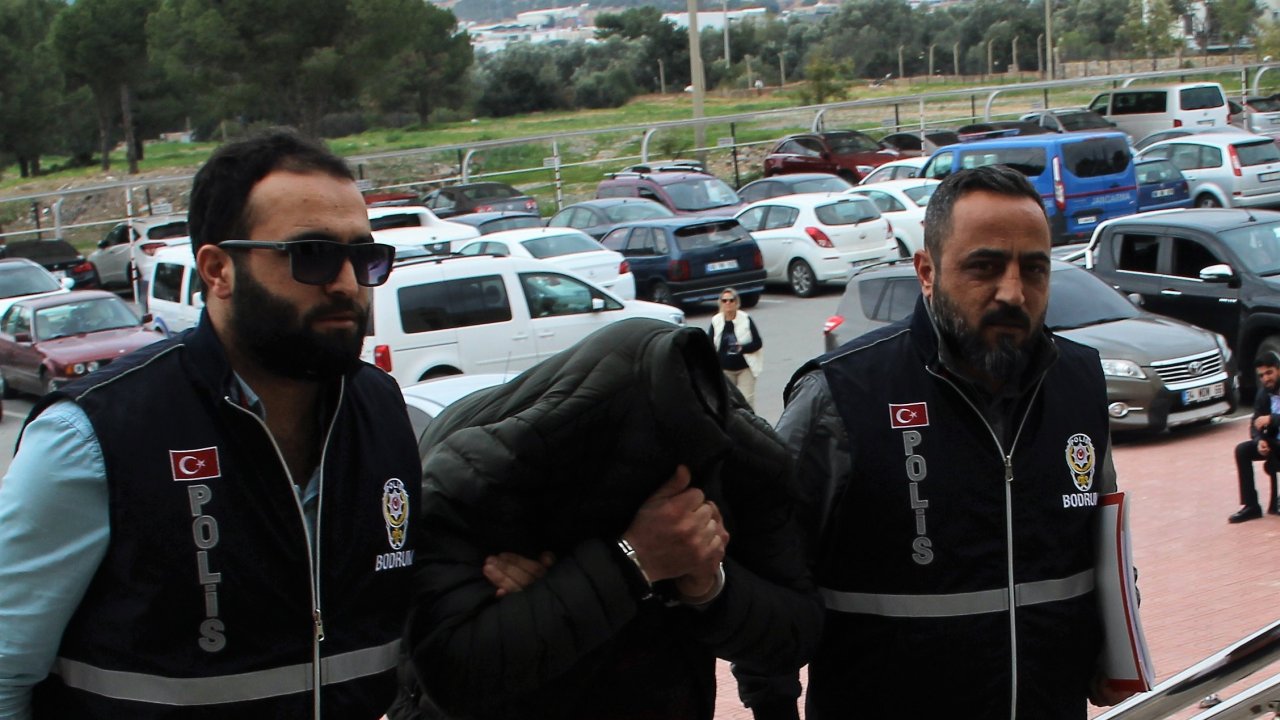 Saniyeler içerisinde cep telefonunu çalan hırsız serbest bırakıldı