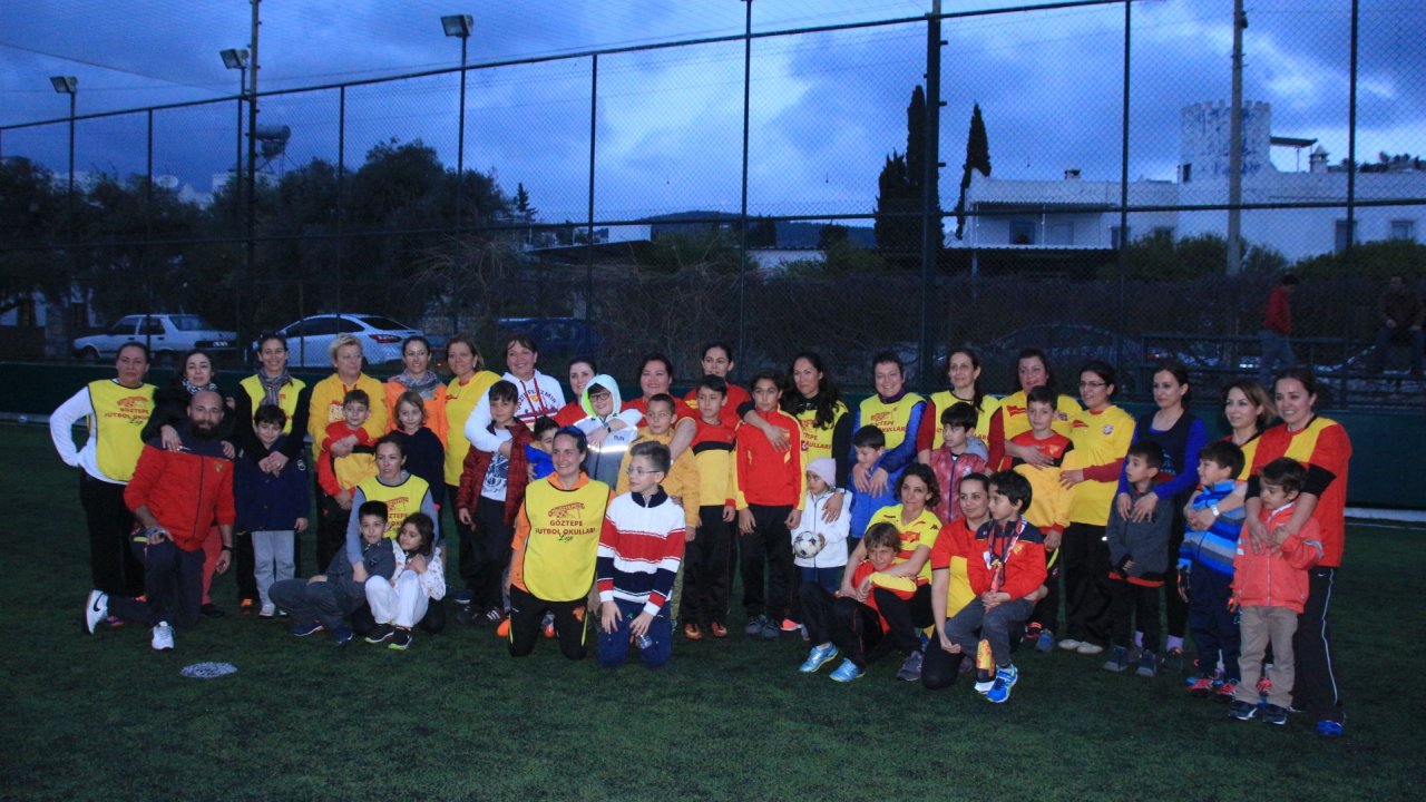 Anneler yeşil sahaya indi