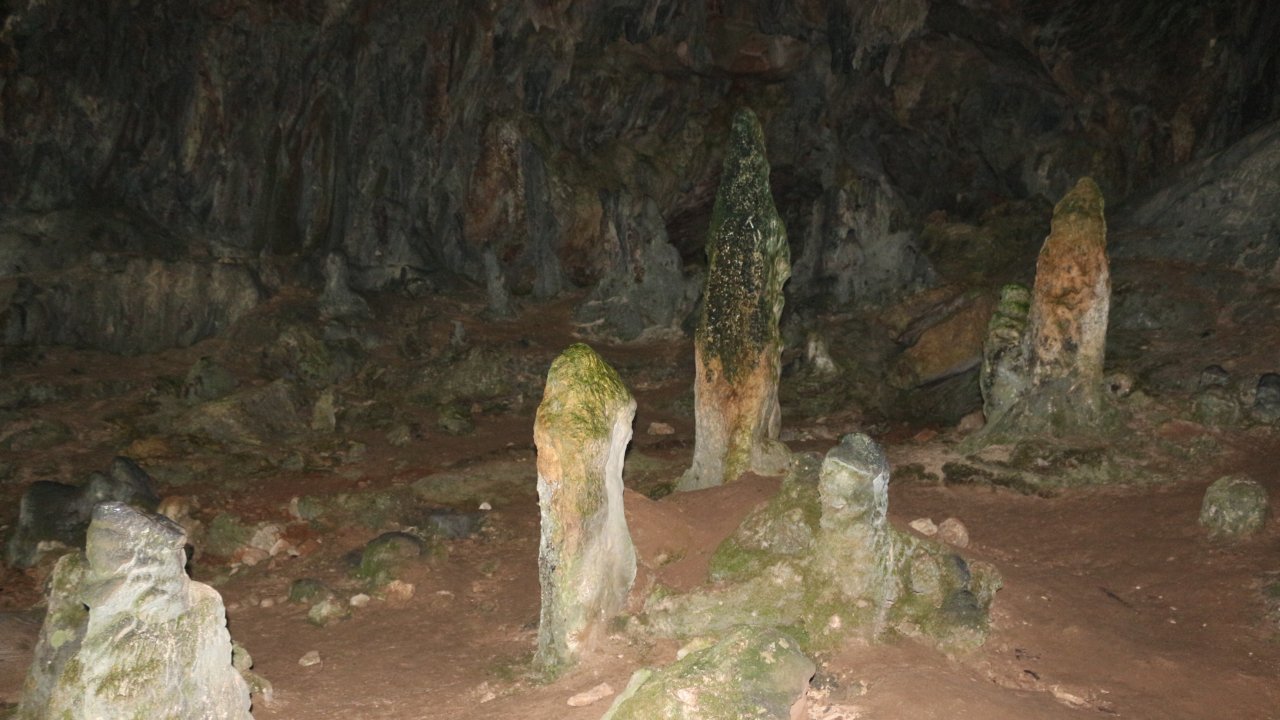 12 Bin Yıllık Mağarayı Tahrip Ettiler