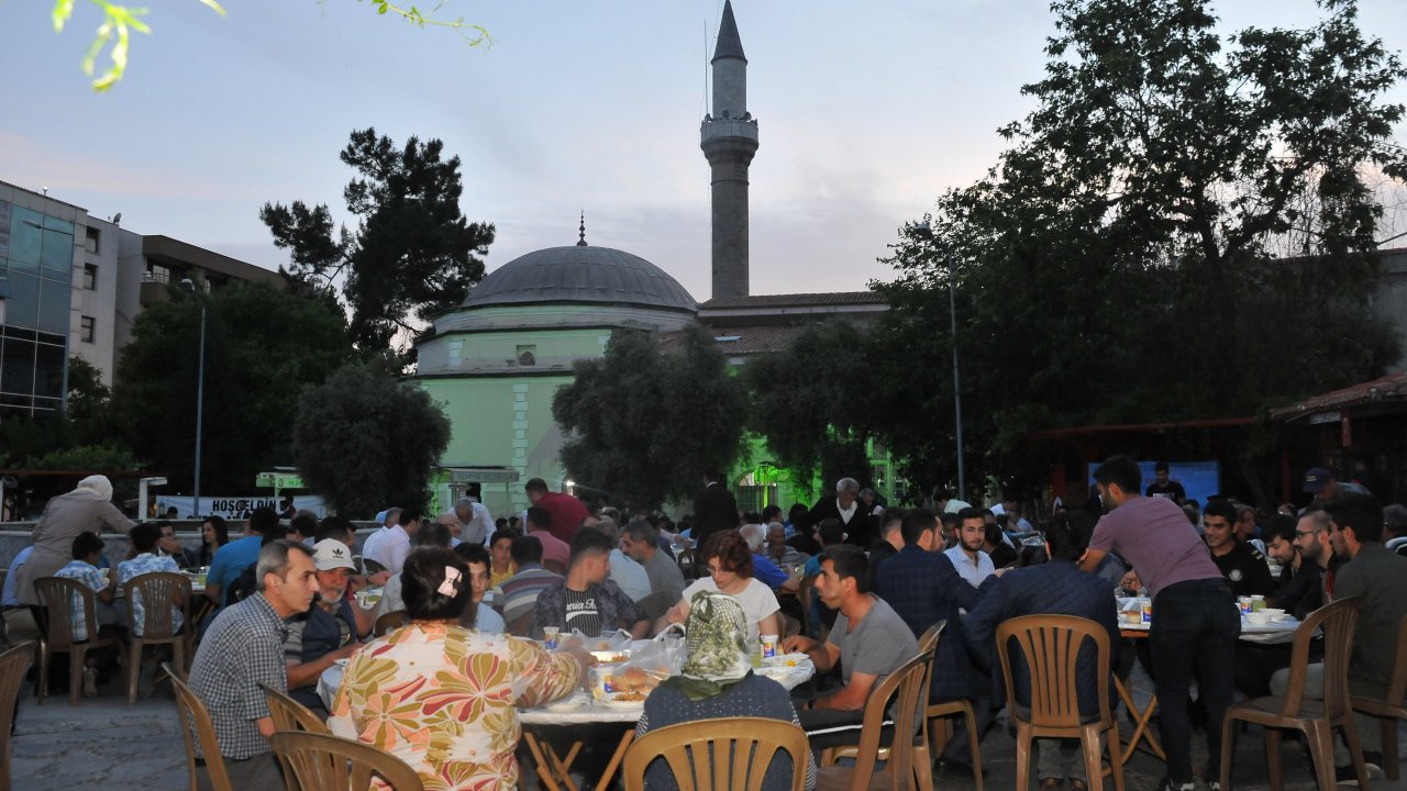 Ülkü Ocakları Şehit Polis Yaşar Özlem İçin İftar Verdi