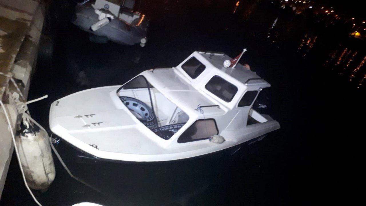 Tekneleri Batan Kaçak Göçmenleri Sahil Güvenlik Ekipleri Kurtardı