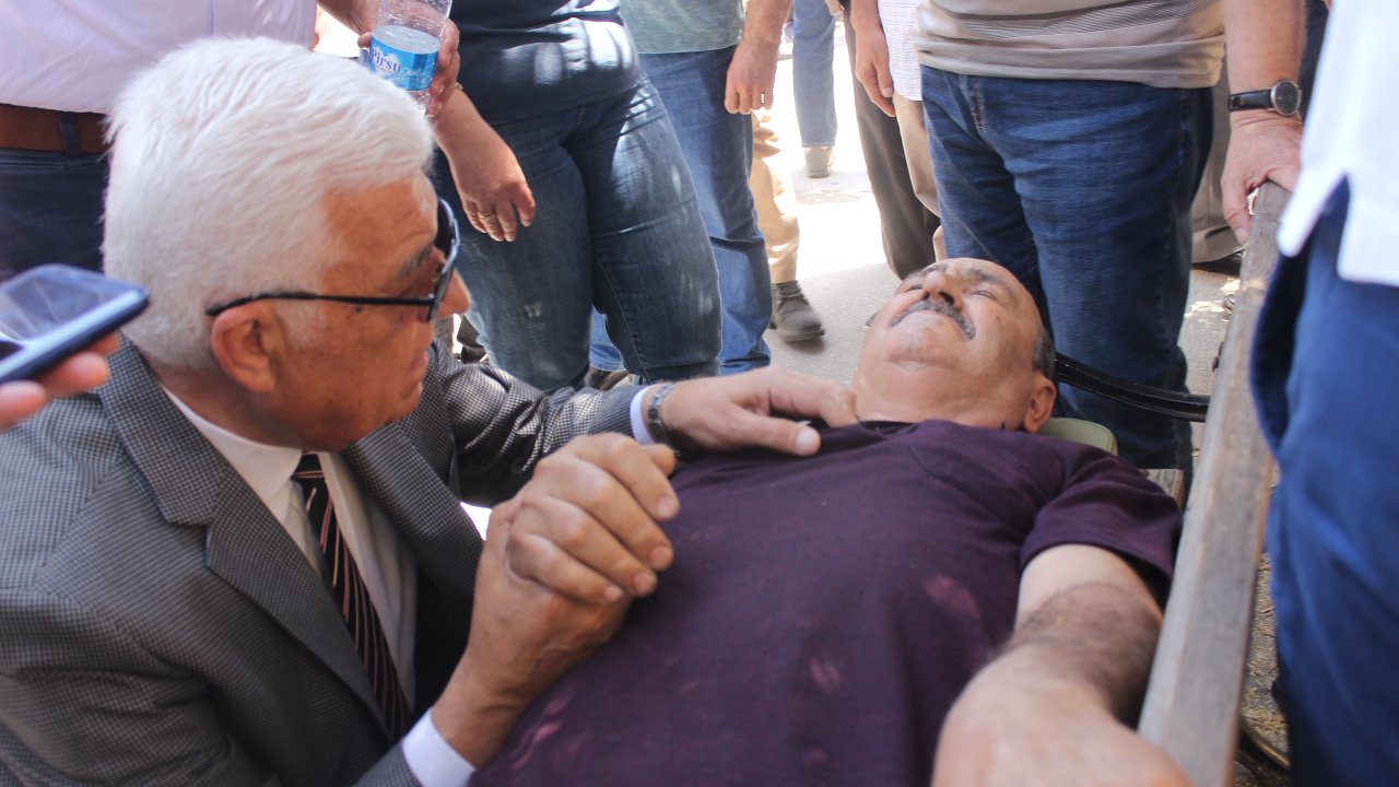 Başkan, Cenazede Fenalaşan Vatandaşa İlk Müdahaleyi Yaptı