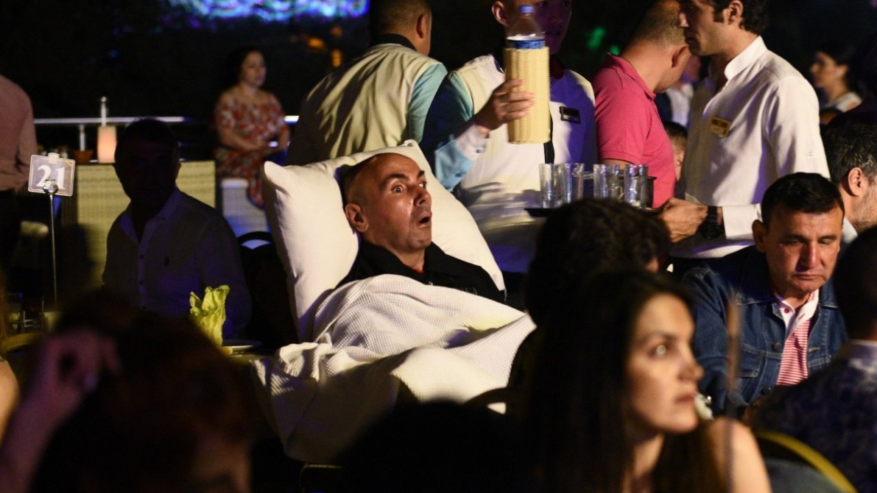 Safiye Soyman Oğlunu Görünce Gözyaşlarını Tutamadı  