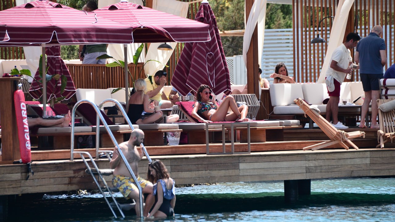 Özlem Yıldız’dan Bronzlaşma Dersi