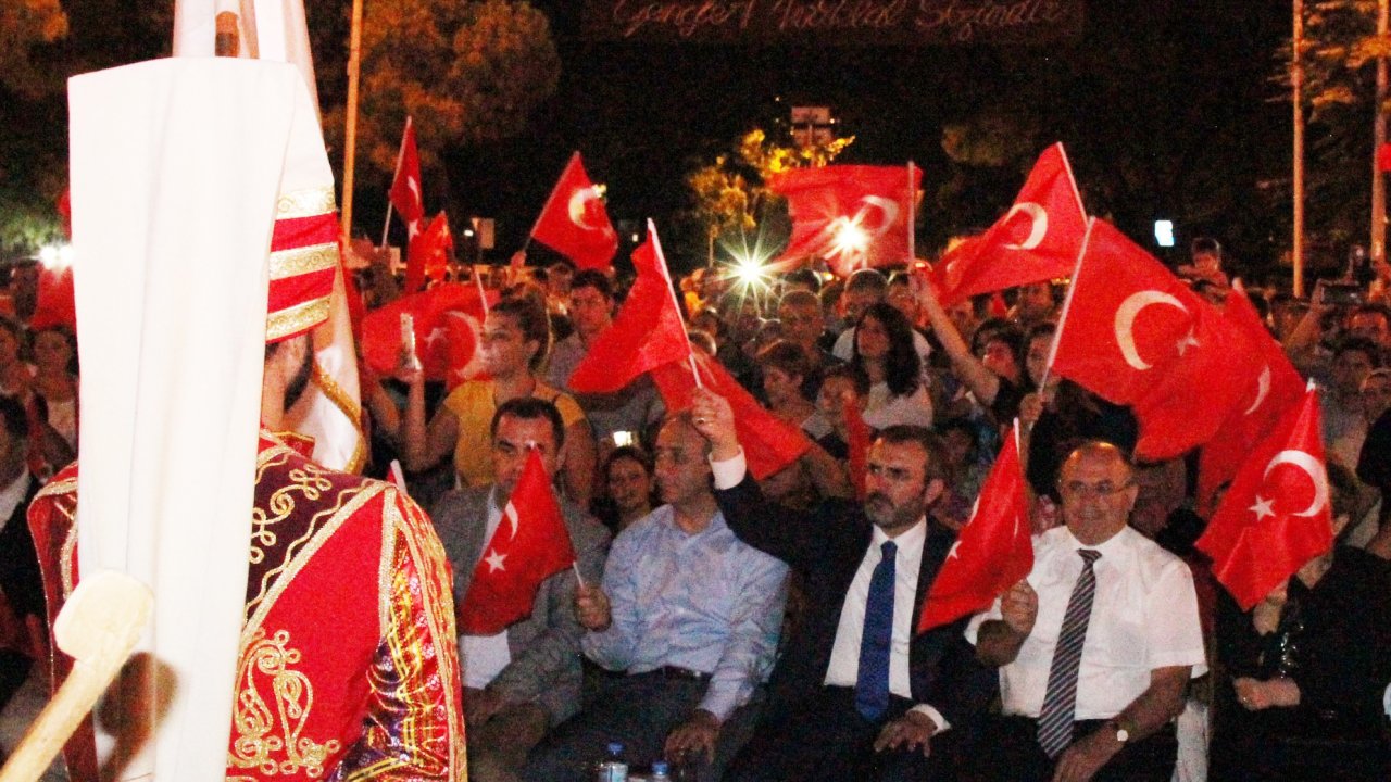 Eski Turizm Bakanı Mahir Ünal:  - “Darbenin de hukuku ve ahlakı var”