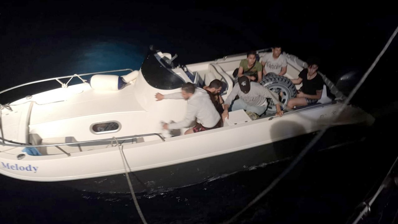 Sürat Teknesi ile Kaçarken  Yakalandılar