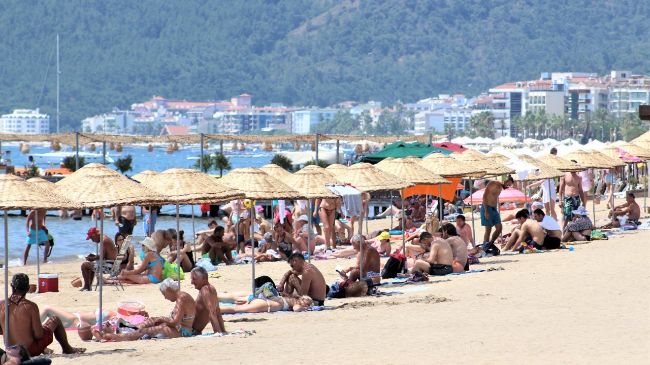 Bayram Sırası Onlarda, Sahiller Onlara Kaldı