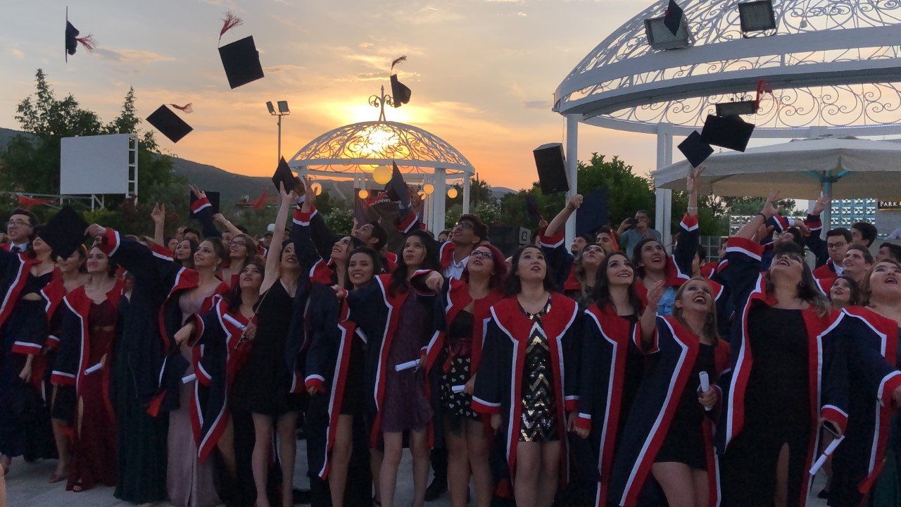 Özel Özbilim Lisesi 4. Dönem Mezunlarını Uğurladı