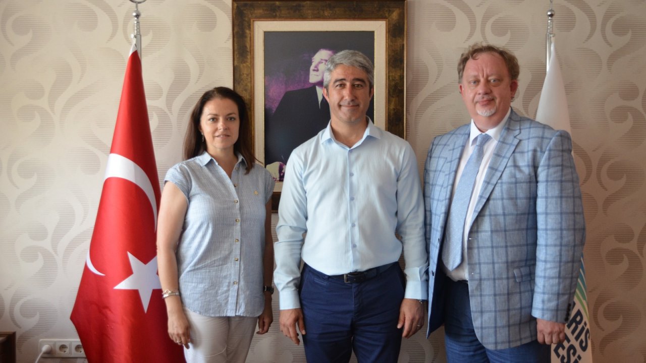 Rus Başkonsolos'tan Nezaket Ziyareti