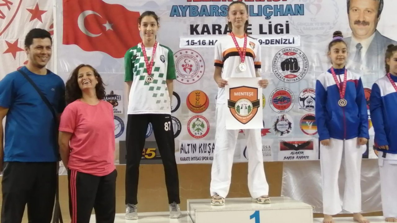 Menteşeli Karateciler Denizli’den 5 Altın Madalya İle Döndü
