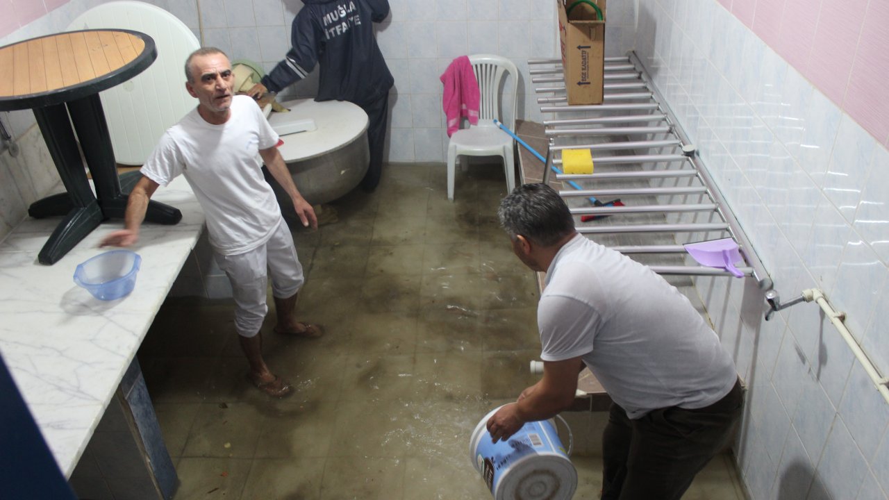 Sağanak Yağmur Muğla’yı Etkisi Altına Aldı