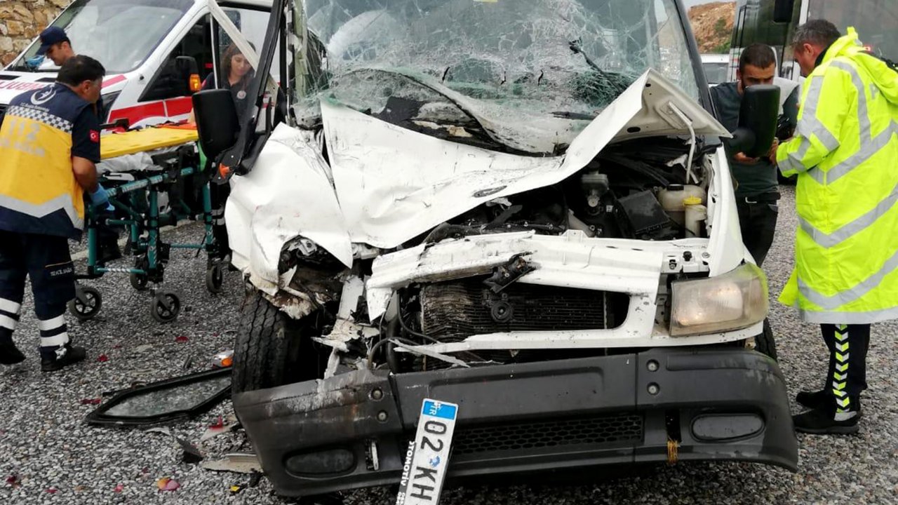 Trafik Kazasında 14 Kişi Yaralandı  