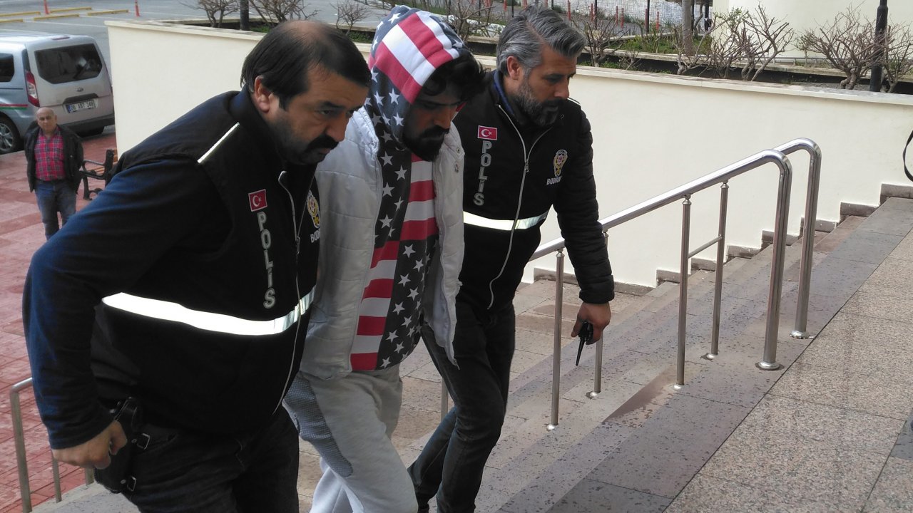 2 yıl boyunca 6 kimlikle yaşadı