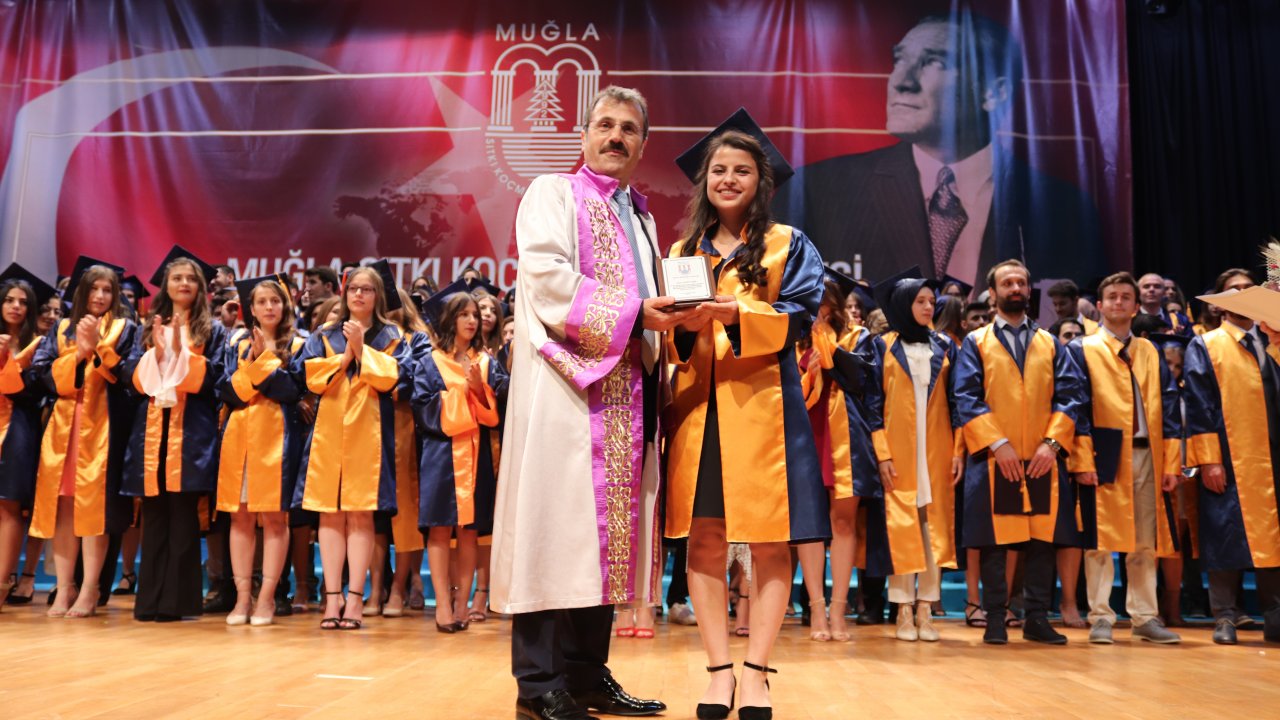 Sağlık Bilimleri Fakültesi İlk Mezunlarını Verdi