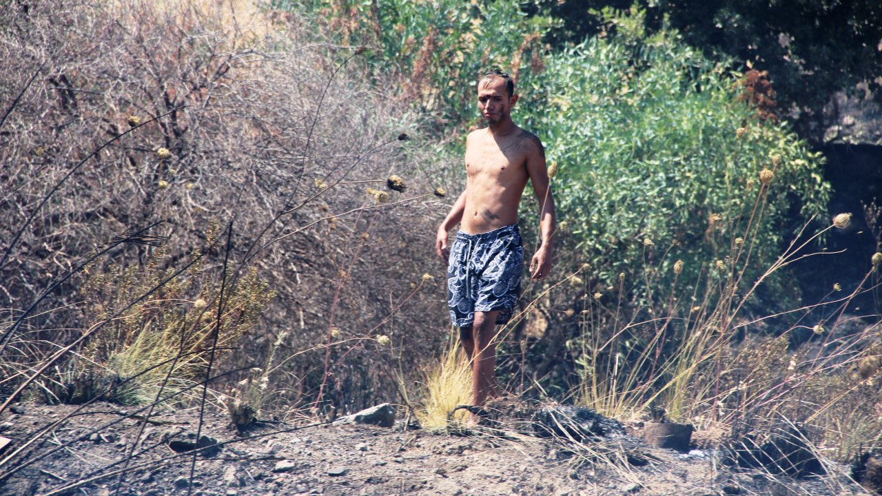 Vatandaşlar Şort ve Parmak Arası Terlikle Yangına Müdahale Etti