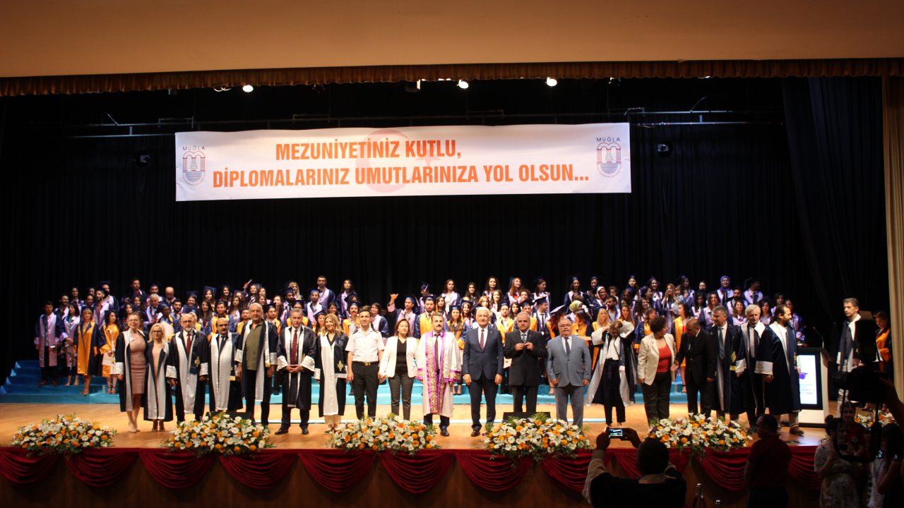7 Bin 550 Üniversite Öğrencisi Mezun Oldu
