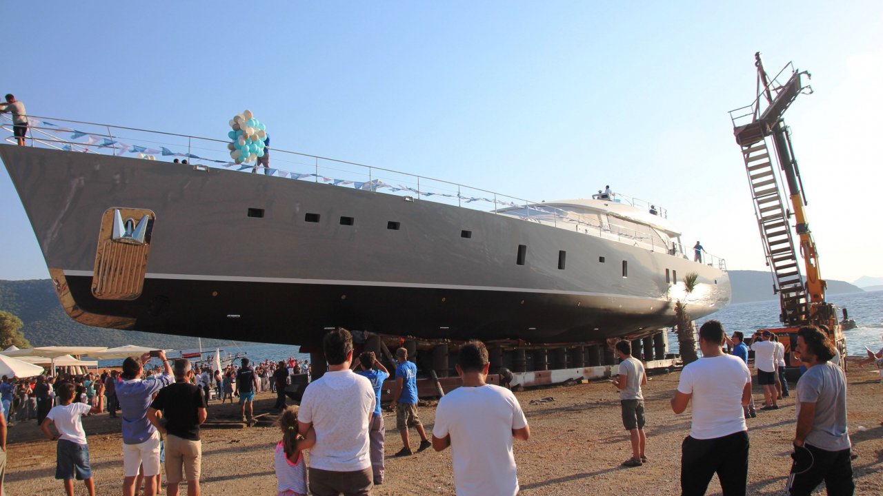 20 Milyon Avro Değerindeki Yat Denize İndirildi