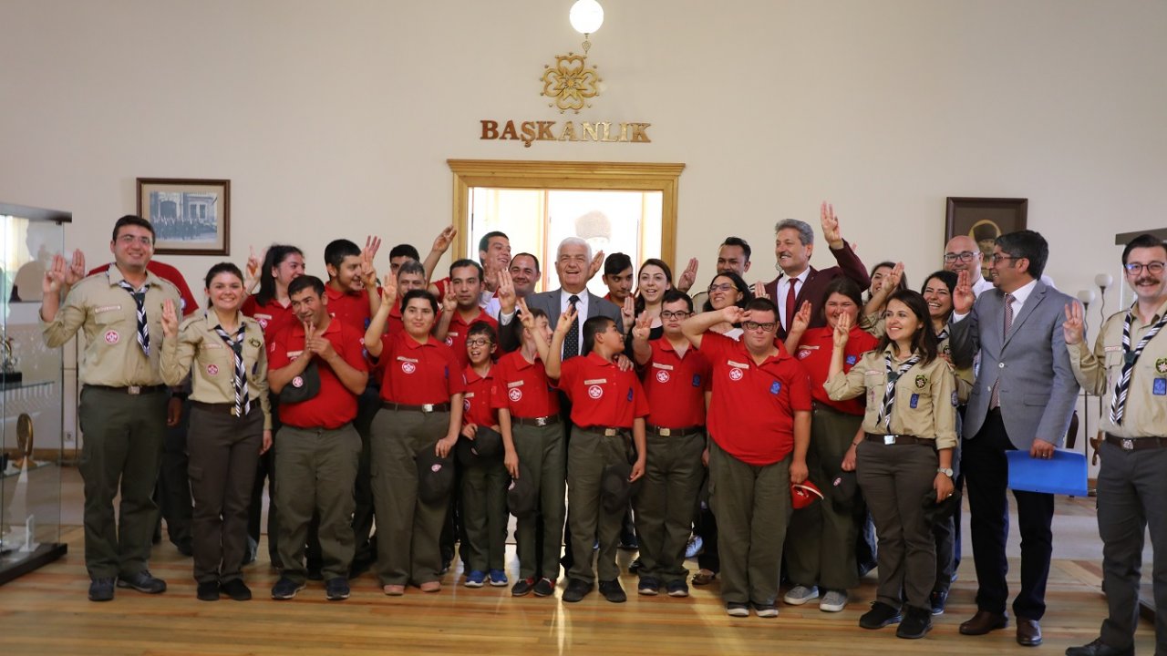 “Engelsizciler”den Başkan Gürün’e Ziyaret