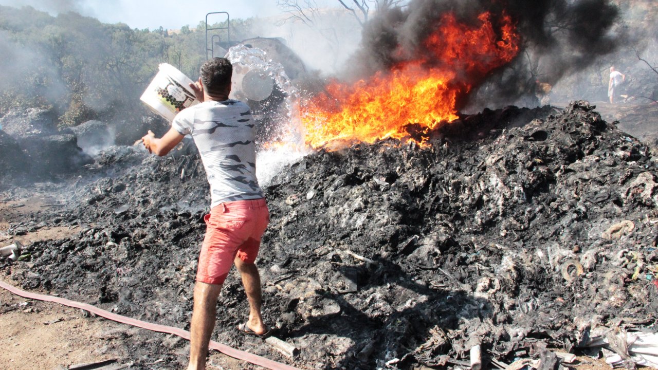 Geri Dönüşüm Merkezi Kül Oldu