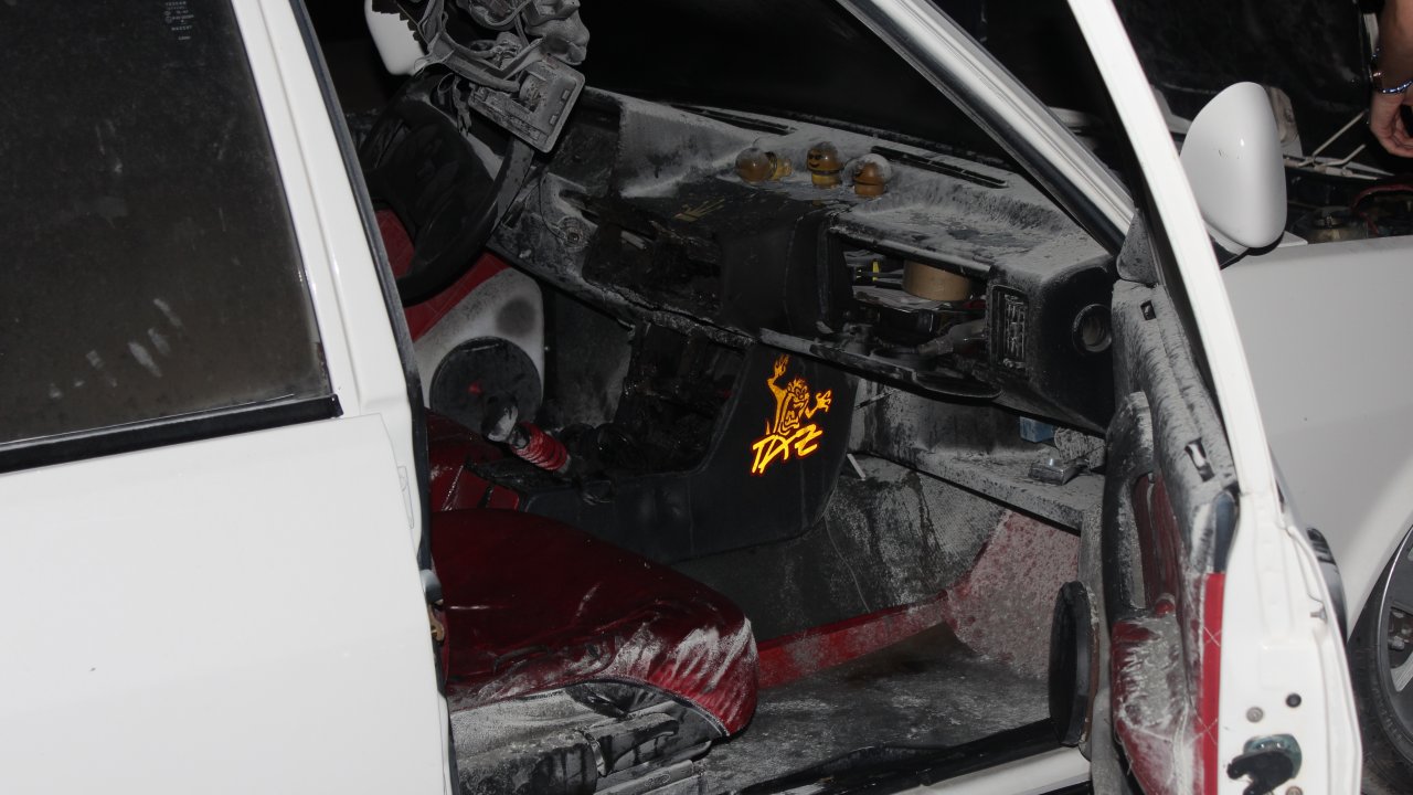 Menteşe'de Park Halindeki Araç Yandı  