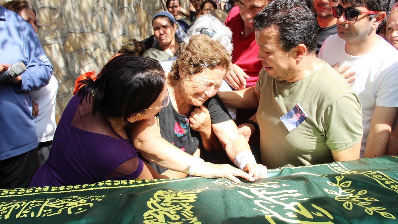 Hastaneden Çıkıp Ölen Eşine Son Kez Dokundu