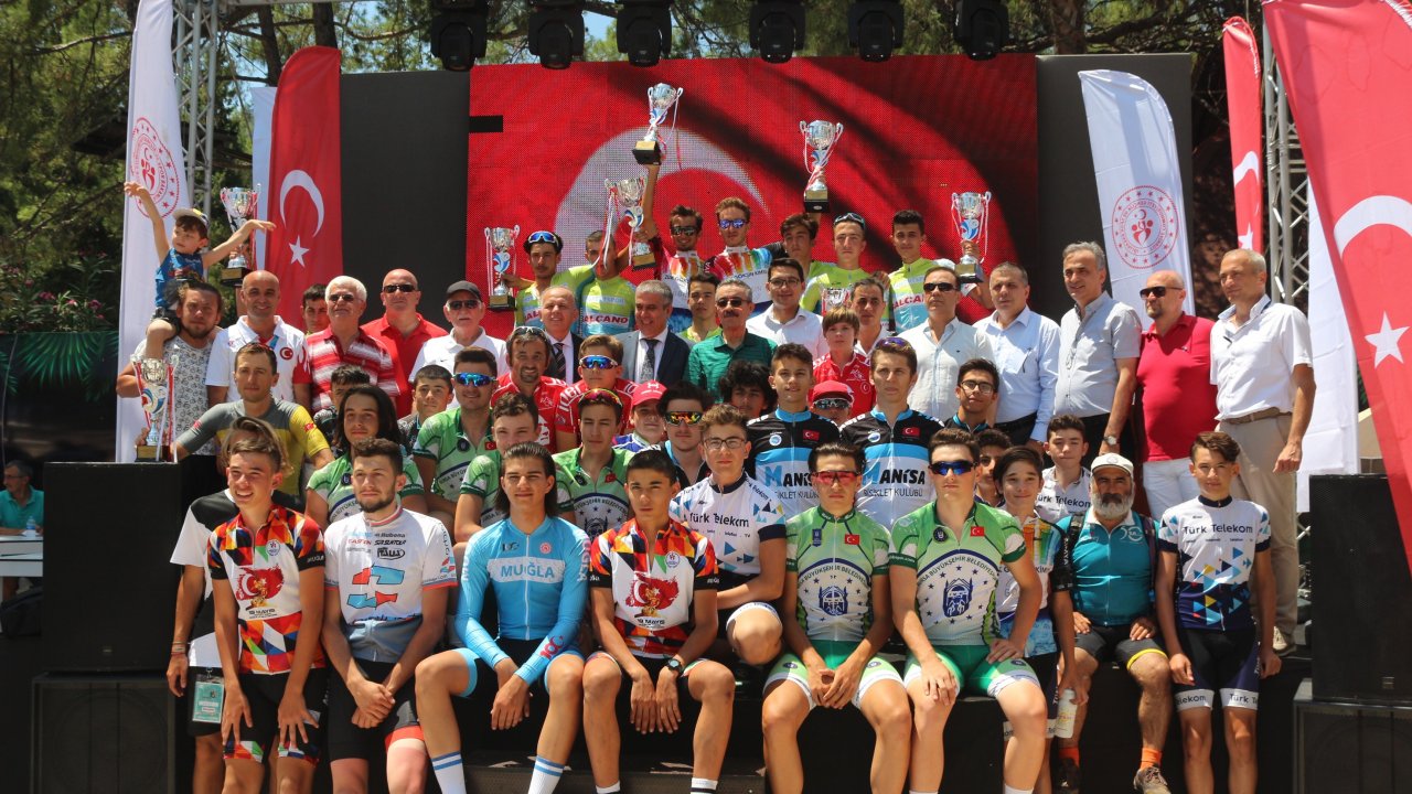 15 Temmuz Şehitlerini Anma Ulusal Bisiklet Yol Yarışı Ödül Töreni