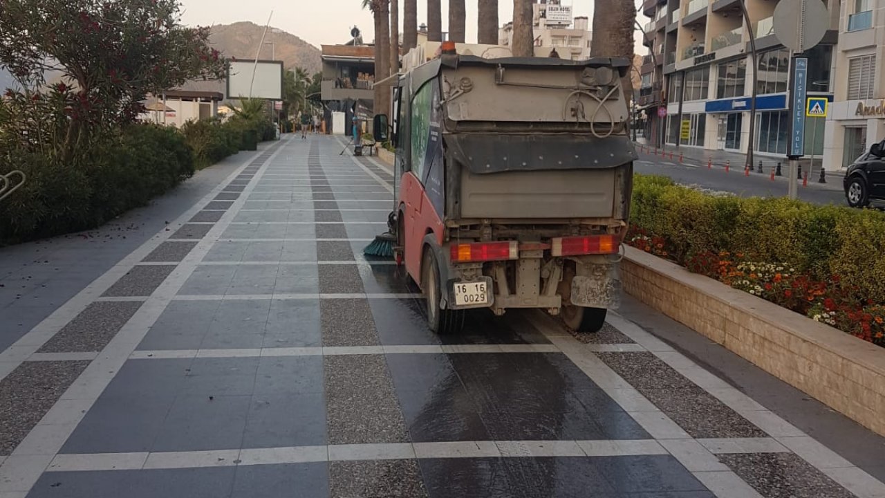 Turizm Merkezlerinde Caddeler Temizlendi