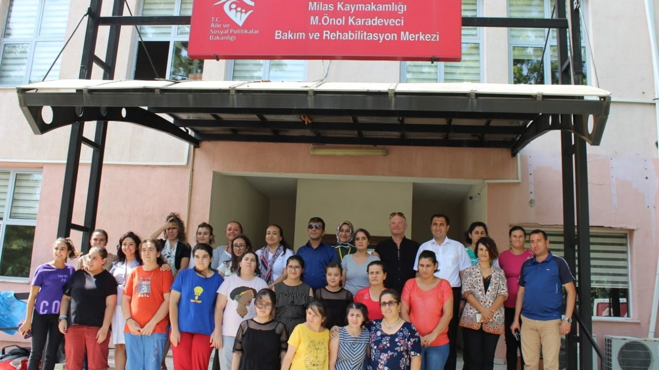 Amerikalı Sanatçı Özel Bireylerle Sanat Atölyesi Yaptı