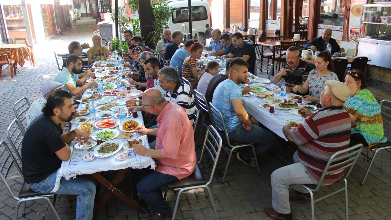 Kocahan Geçidi Esnafı Kahvaltıda Buluştu