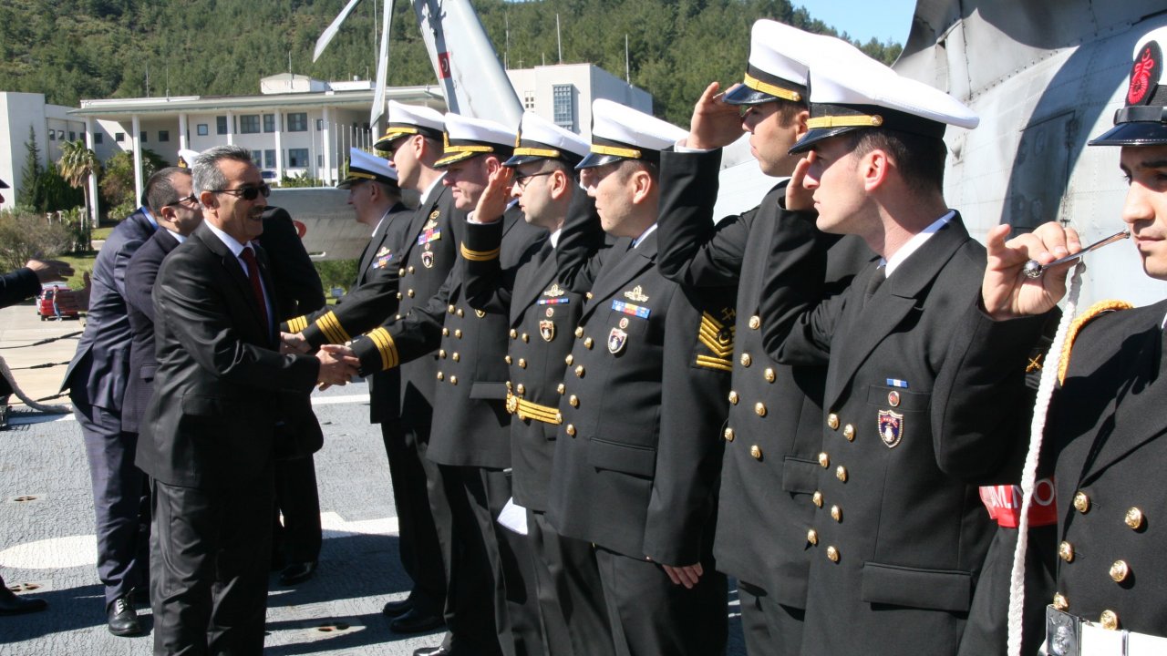 Askeri gemiler Çanakkale zaferi için seyre çıktı