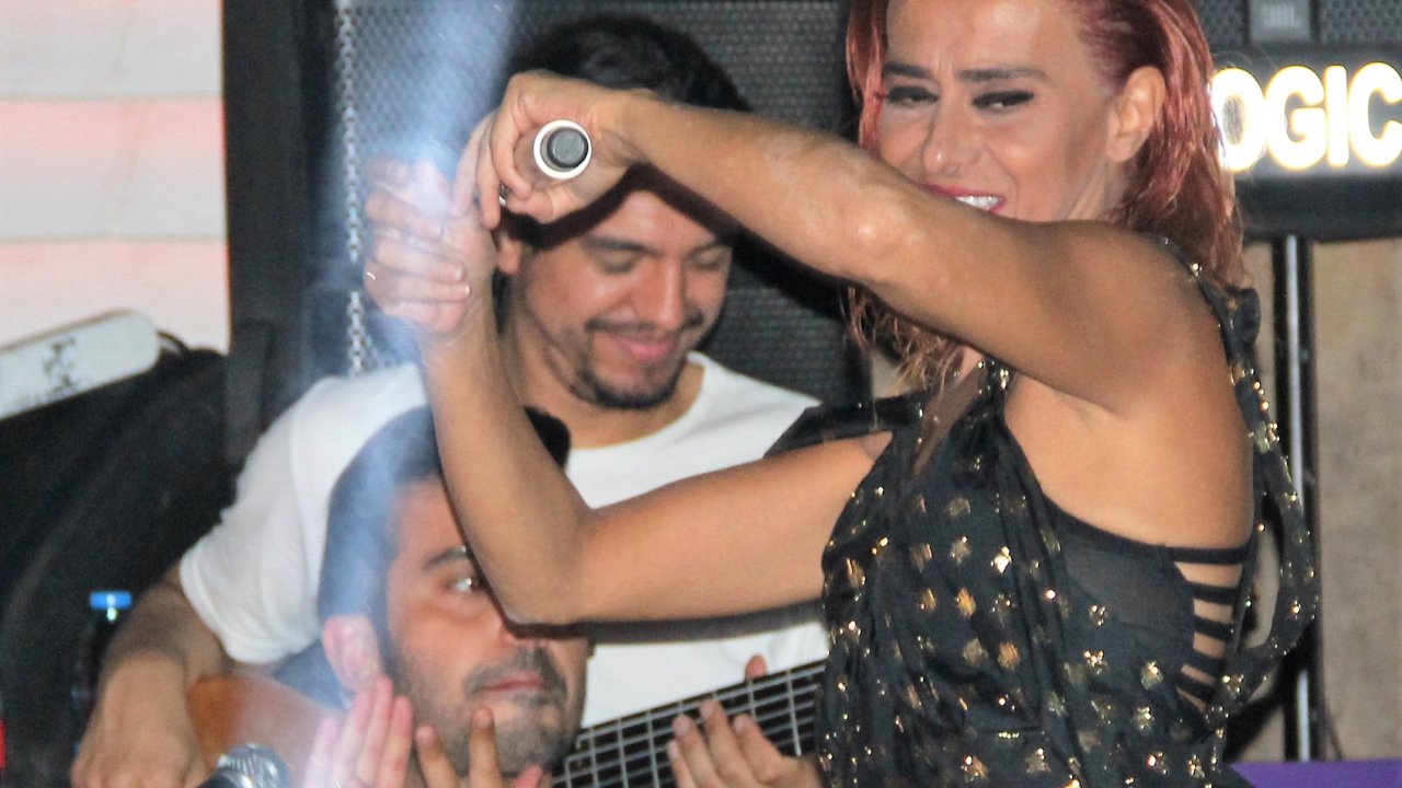 bacağındaki lekeler kollarında da görüldü