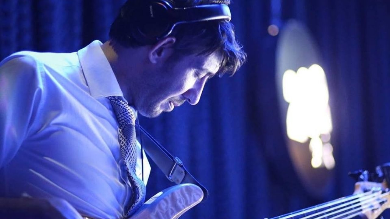 Genç Müzisyen Otel Odasında Ölü Bulundu  