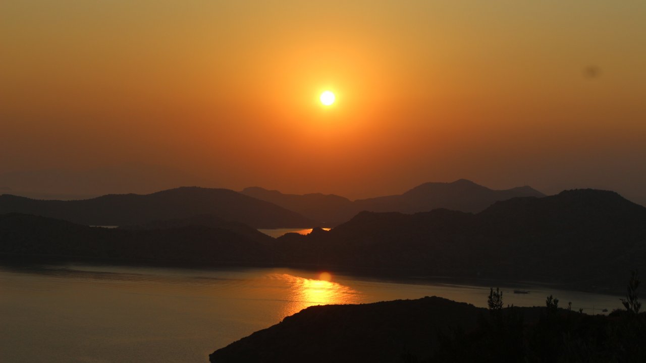 Turistler Oraya Akın Ediyor