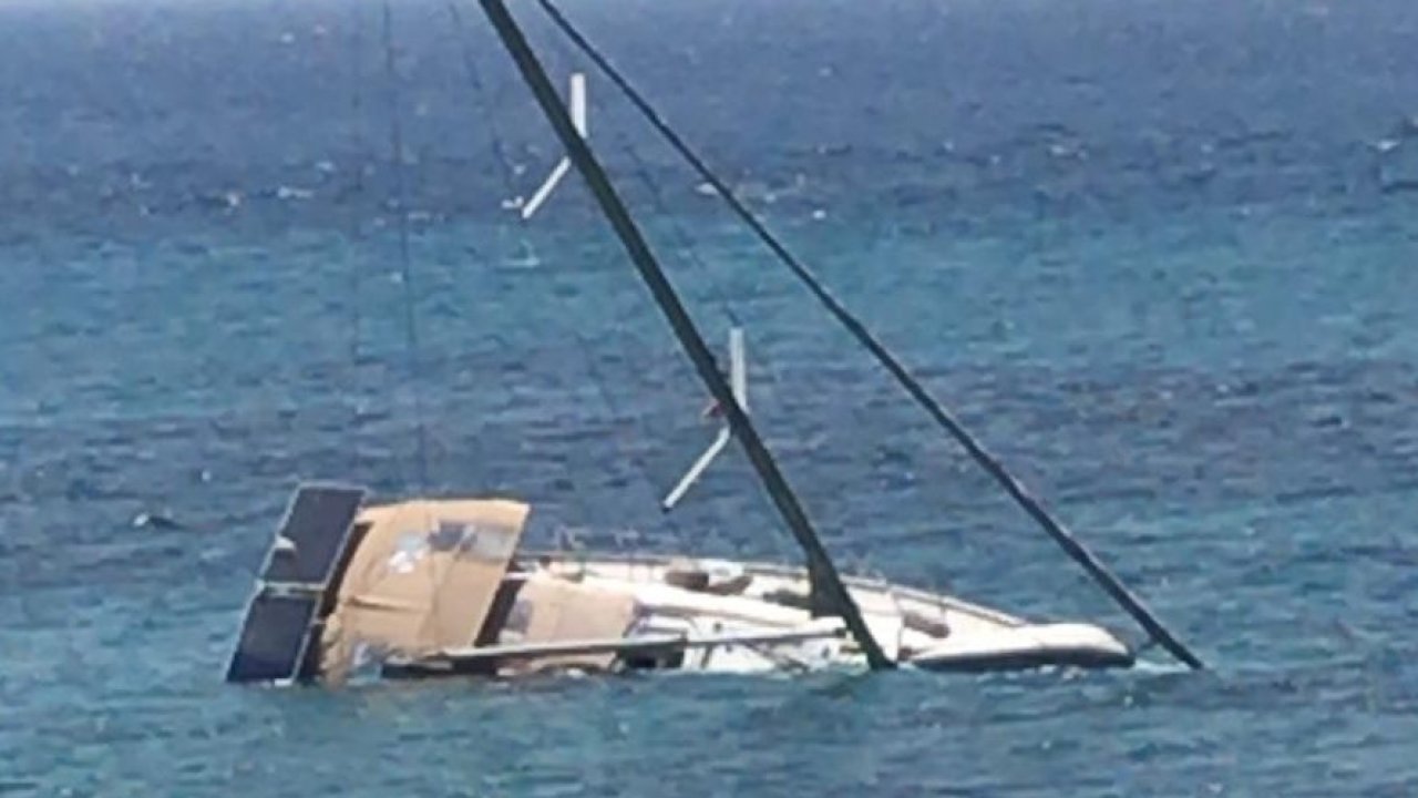Tekne Sulara Gömüldü, 2 Kişi Son Anda Kurtuldu